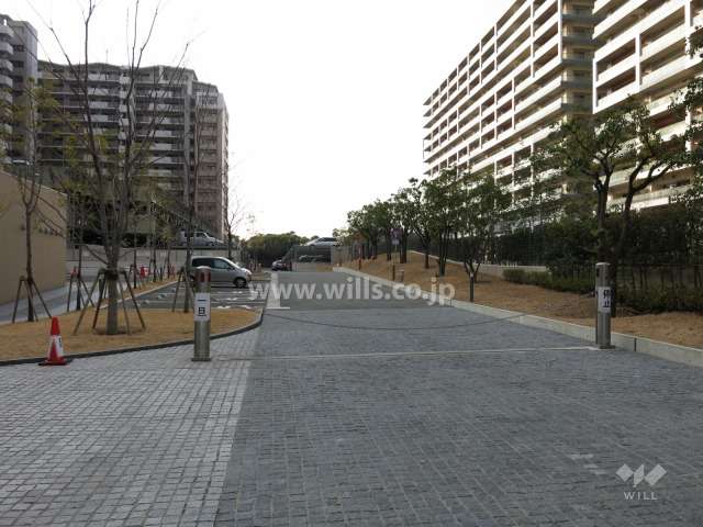 駐車場出入り口（ロボットゲート付き）