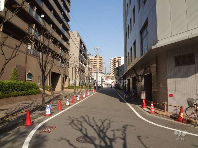 南側前面道路（西側から）