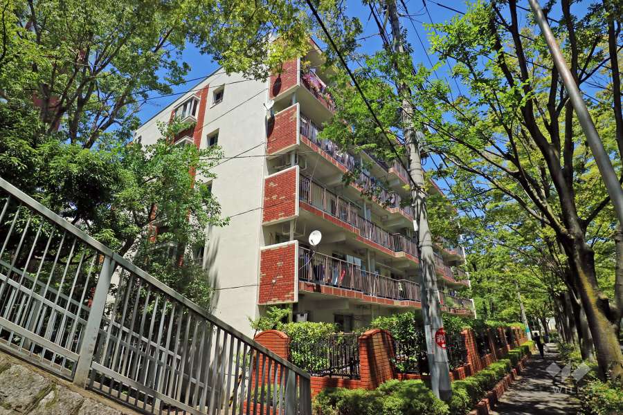 北緑丘第4住宅17号棟の外観（南西側より）