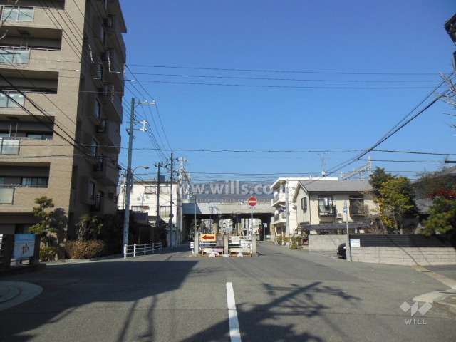 敷地東側の前面道路