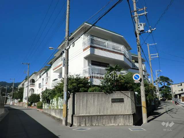 御影野村ハイツD棟の外観（南側から）