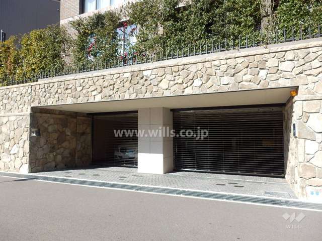 駐車場出入り口