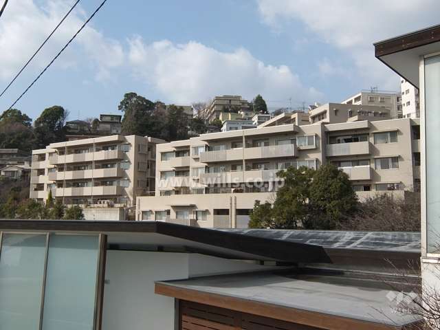 イトーピア御影山手坂浜手東館の外観（南東側から）