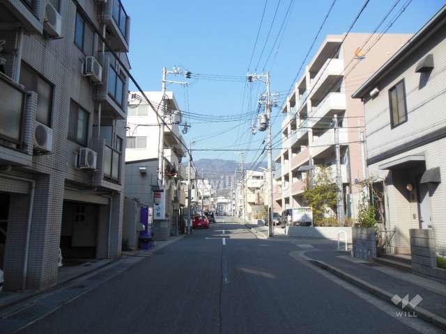 敷地東側の前面道路