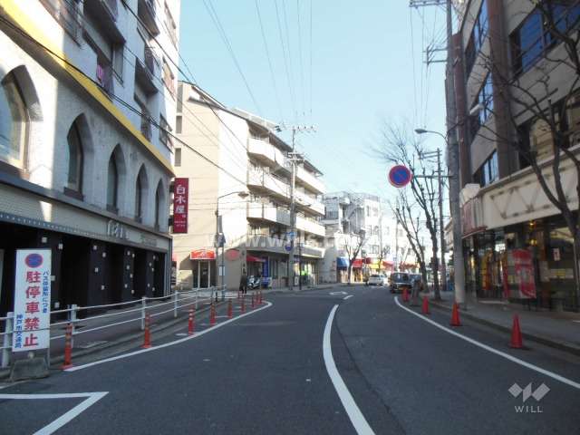 敷地南側の前面道路