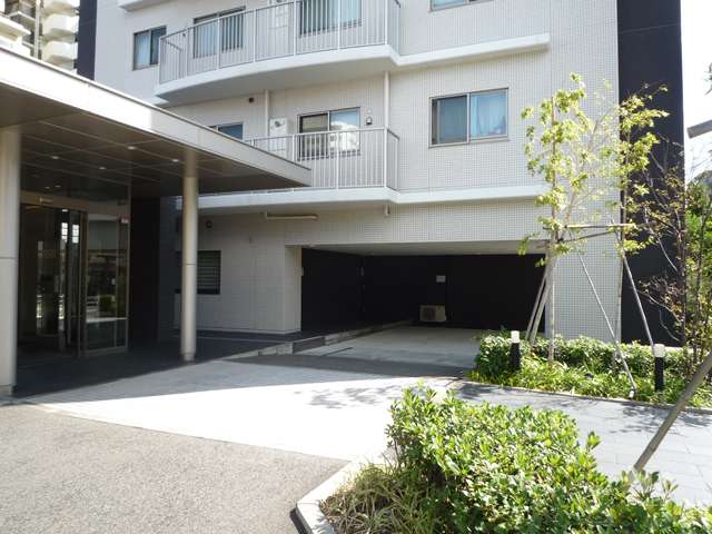 エントランス前