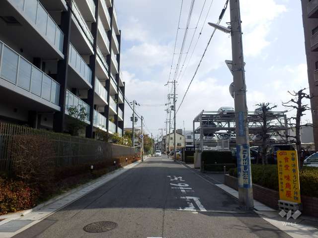 敷地南側の前面道路