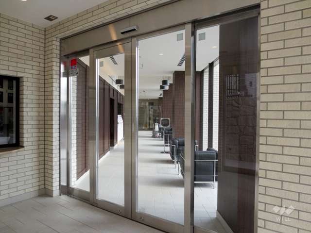 エントランスホールには談話スペースが設けられています。