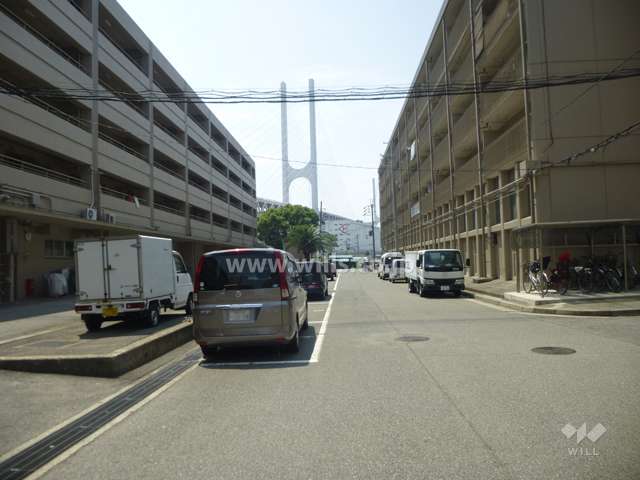 敷地南側の前面道路