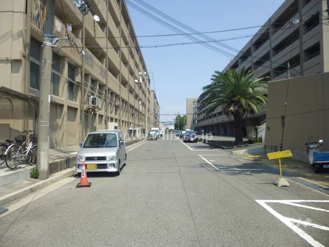 敷地北側の前面道路