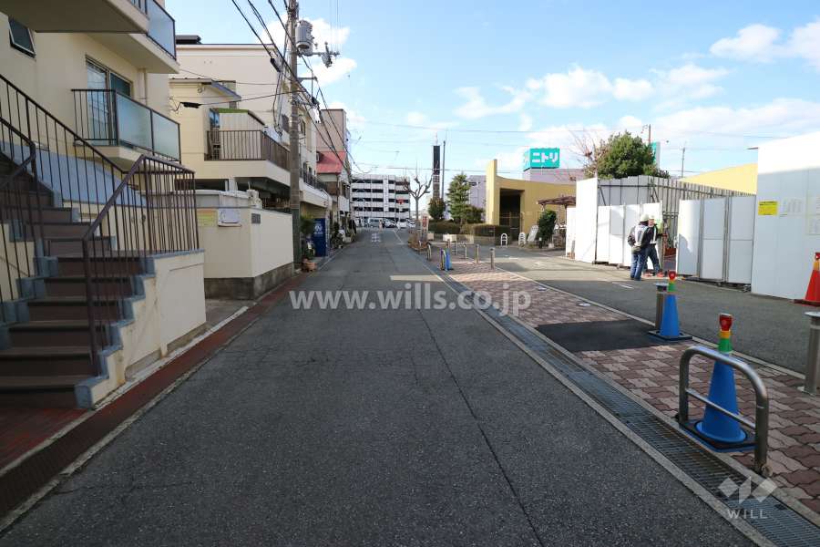 敷地北西側の前面通路