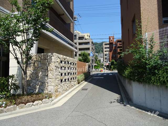 敷地東側の前面道路
