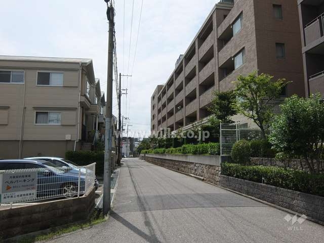 敷地南側の前面道路