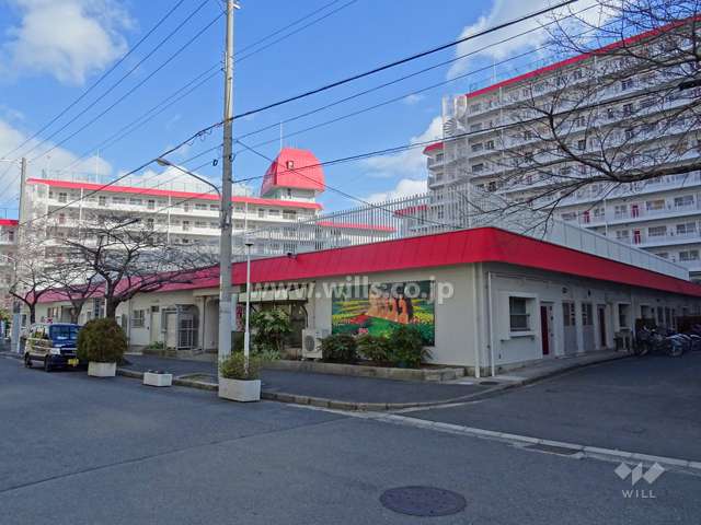 ルネ千里丘4号棟の外観（西側から）※店舗棟になります。