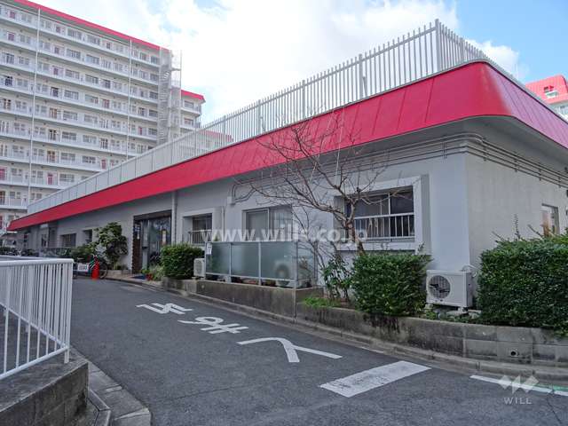 ルネ千里丘4号棟の外観（東側から）※店舗棟になります。