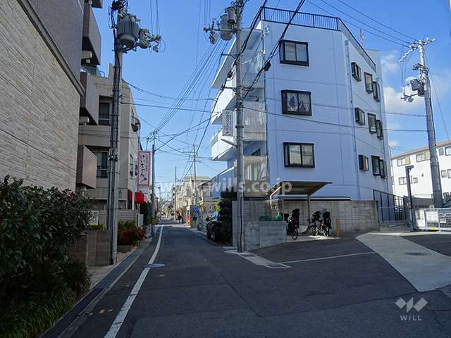 敷地南側の前面道路