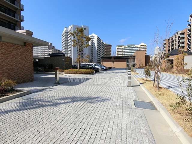 駐車場出入り口（ロボットゲート付き）