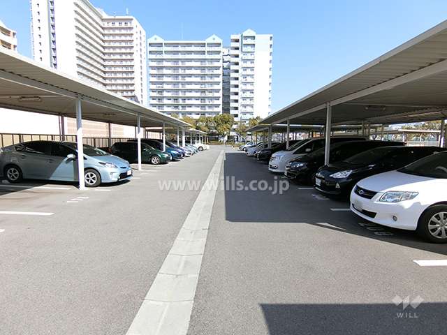 敷地内駐車場（屋外平面式・屋根付き）