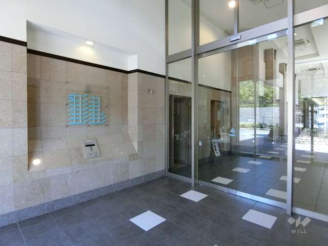 エントランスはオートロック付きです。