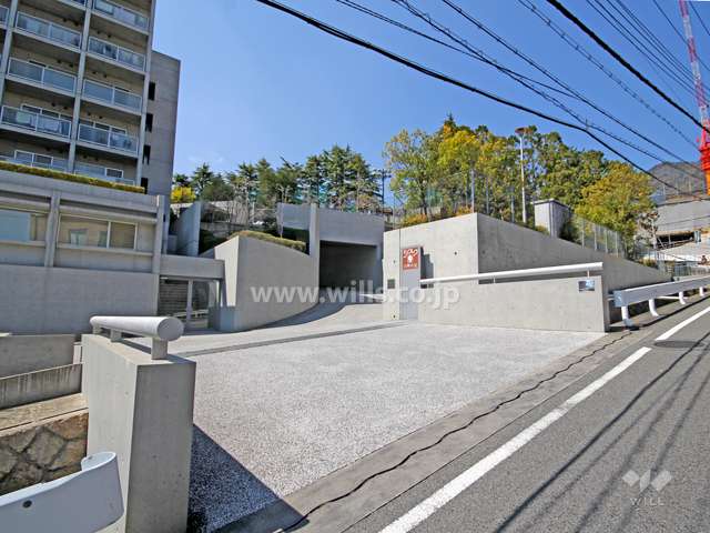 駐車場出入り口