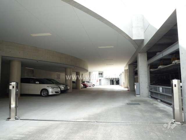 敷地内駐車場（屋内機械式、屋内平面式）