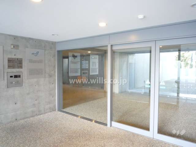 エントランスはオートロック付きです。