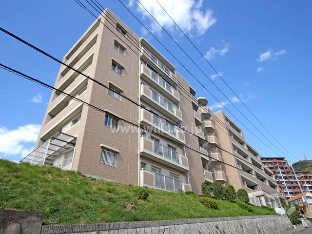 Ｄ’レスティア六甲山手の外観(南側から)