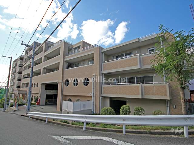 Ｄ’レスティア六甲山手の外観(南東側から)