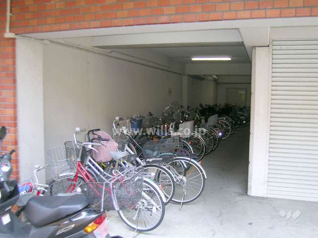 建物1階にある駐輪場