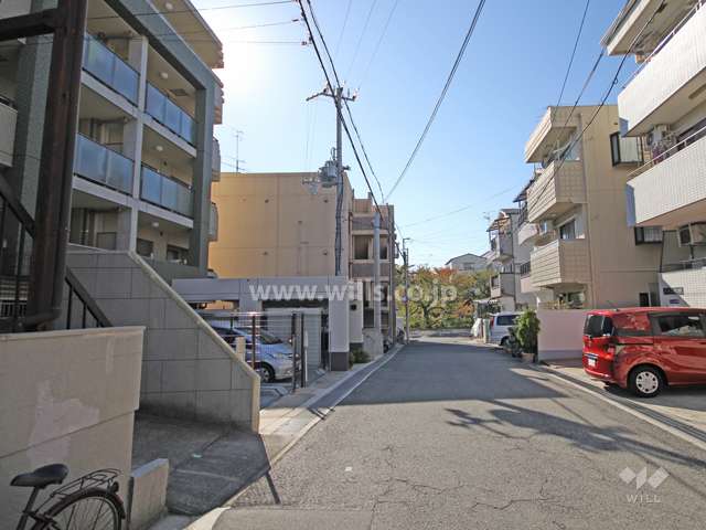 敷地北側の前面道路