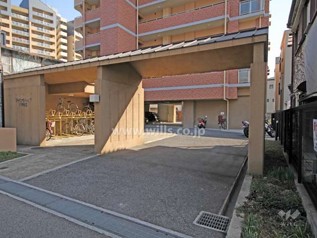 駐車場出入り口