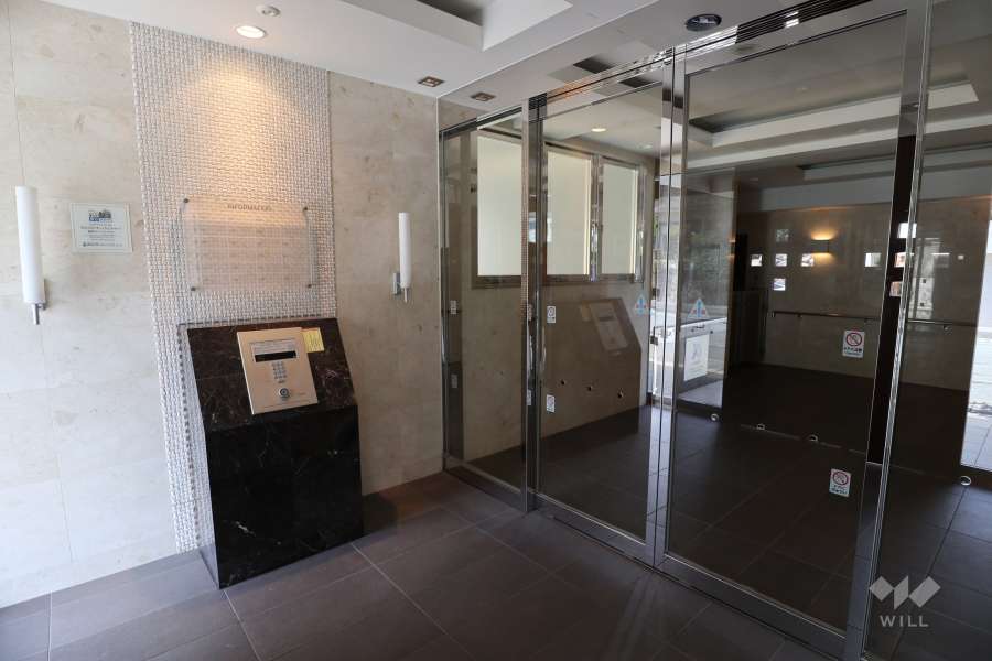 エントランスはオートロック付きです。