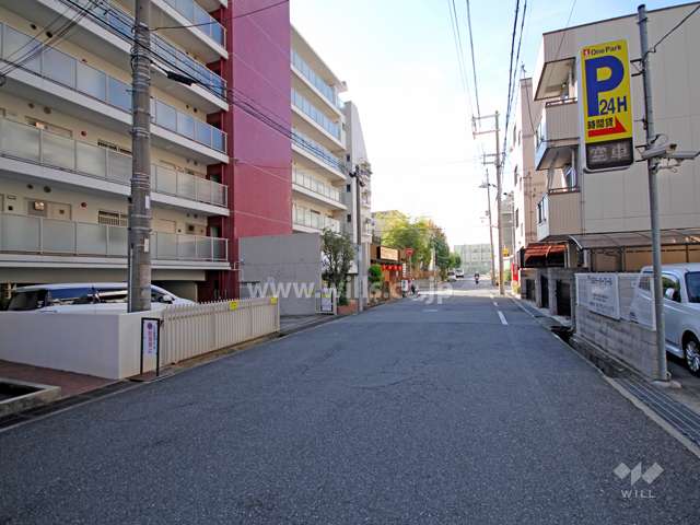 敷地北側の前面道路