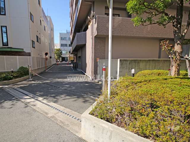 駐車場出入り口