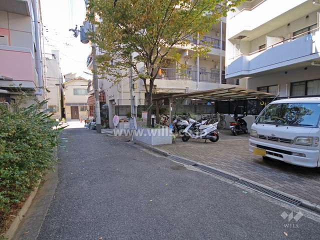 敷地南側の前面道路