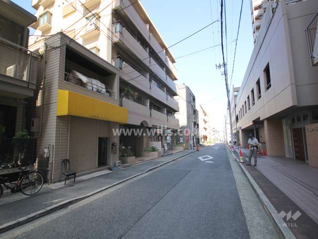 敷地南側の前面道路。