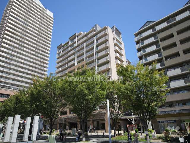 ウェルブ六甲道3番街2番館の外観(南西側から)