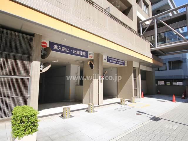 駐車場出入り口