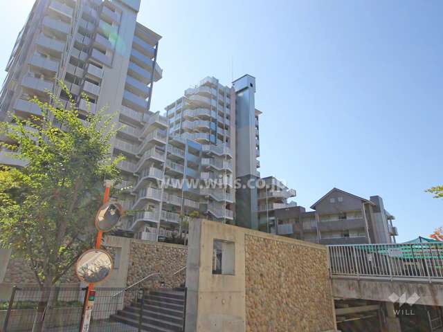 ウェルブ六甲道6番街3番館の遠景(北東側から)