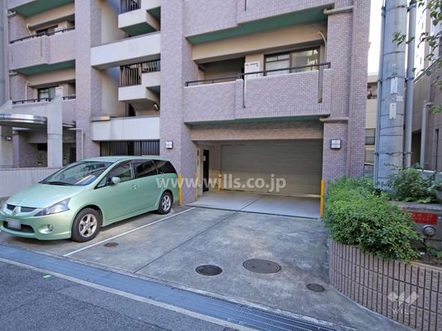 駐車場出入り口