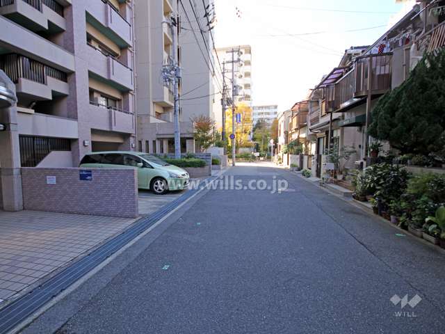 敷地北側の前面道路