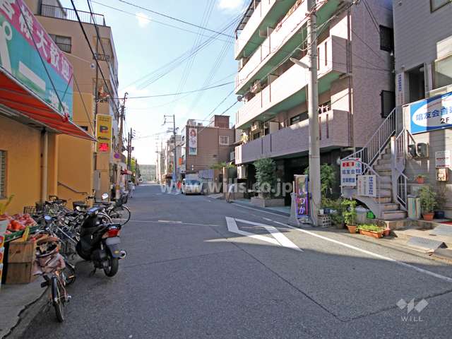 敷地南側の前面道路