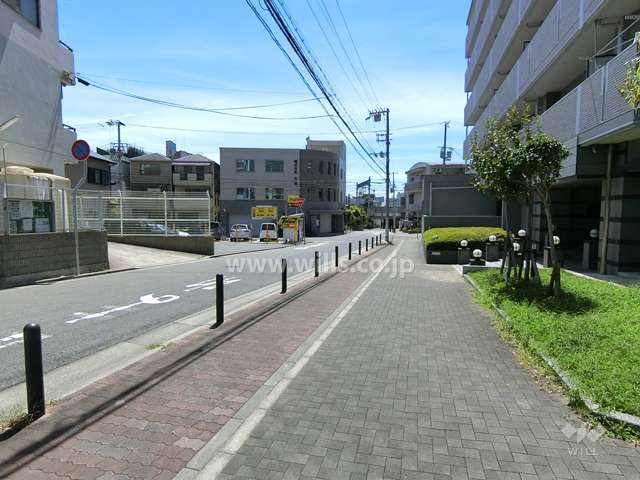 敷地東側の前面道路