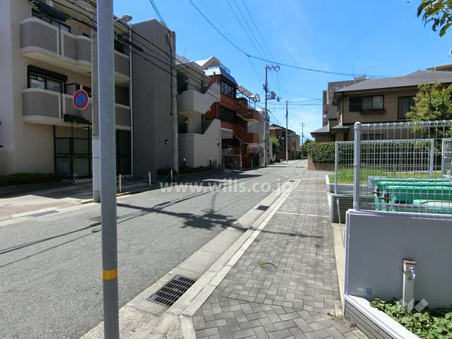 敷地南側の前面道路