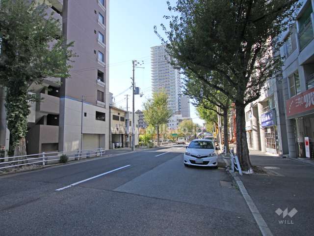敷地北側の前面道路
