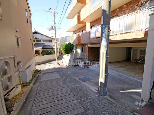 敷地南側の前面道路