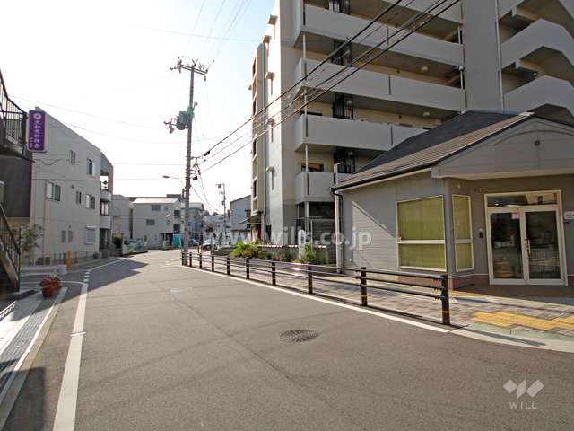 敷地南側の前面道路
