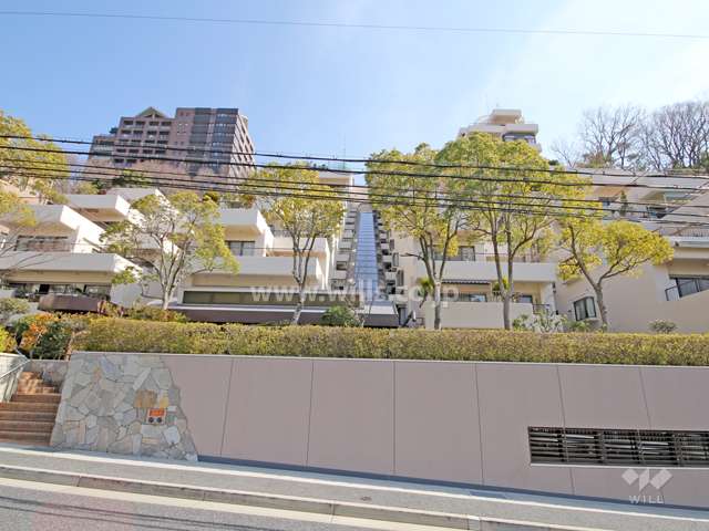 カサベルデ六甲の外観(西側から）