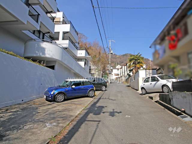 敷地東側の前面道路