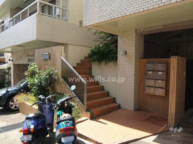 住戸出入り口（共用ポスト）